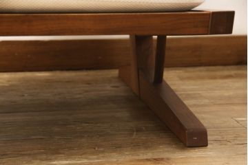 中古　ジョージナカシマ　CN109　CONOID CUSHION　洗練された佇まいがモダンな空間を盛り上げるコノイドクッションチェア(ジョージ・ナカシマ、リラックスチェア、一人掛けソファ、1Pソファ、椅子、イス)(定価567,600円)(R-066975)