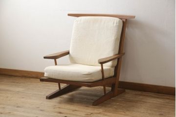 中古　ジョージナカシマ　CN118　CONOID CUSHION ARM　洗練された佇まいがモダンな空間を盛り上げるコノイドクッションアームチェア(ジョージ・ナカシマ、ラウンジチェア、リラックスチェア、一人掛けソファ、1Pソファ、椅子、イス)(定価688,600円)(R-066986)