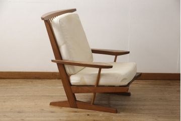 中古　ジョージナカシマ　CN118　CONOID CUSHION ARM　洗練された佇まいがモダンな空間を盛り上げるコノイドクッションアームチェア(ジョージ・ナカシマ、ラウンジチェア、リラックスチェア、一人掛けソファ、1Pソファ、椅子、イス)(定価688,600円)(R-066986)