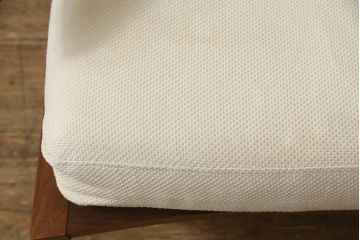 中古　ジョージナカシマ　CN118　CONOID CUSHION ARM　洗練された佇まいがモダンな空間を盛り上げるコノイドクッションアームチェア(ジョージ・ナカシマ、ラウンジチェア、リラックスチェア、一人掛けソファ、1Pソファ、椅子、イス)(定価688,600円)(R-066986)