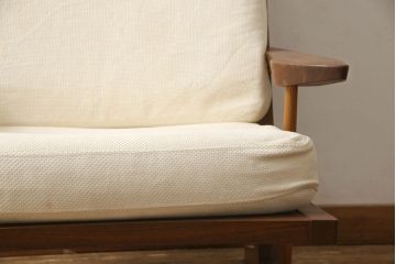 中古　ジョージナカシマ　CN118　CONOID CUSHION ARM　洗練された佇まいがモダンな空間を盛り上げるコノイドクッションアームチェア(ジョージ・ナカシマ、ラウンジチェア、リラックスチェア、一人掛けソファ、1Pソファ、椅子、イス)(定価688,600円)(R-066986)