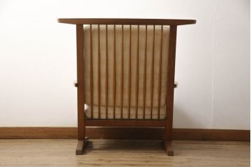 中古　ジョージナカシマ　CN118　CONOID CUSHION ARM　洗練された佇まいがモダンな空間を盛り上げるコノイドクッションアームチェア(ジョージ・ナカシマ、ラウンジチェア、リラックスチェア、一人掛けソファ、1Pソファ、椅子、イス)(定価688,600円)(R-066986)