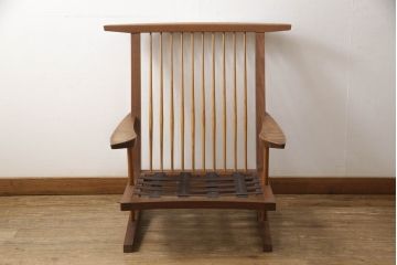 中古　ジョージナカシマ　CN118　CONOID CUSHION ARM　洗練された佇まいがモダンな空間を盛り上げるコノイドクッションアームチェア(ジョージ・ナカシマ、ラウンジチェア、リラックスチェア、一人掛けソファ、1Pソファ、椅子、イス)(定価688,600円)(R-066986)