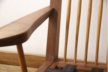 中古　ジョージナカシマ　CN118　CONOID CUSHION ARM　洗練された佇まいがモダンな空間を盛り上げるコノイドクッションアームチェア(ジョージ・ナカシマ、ラウンジチェア、リラックスチェア、一人掛けソファ、1Pソファ、椅子、イス)(定価688,600円)(R-066986)