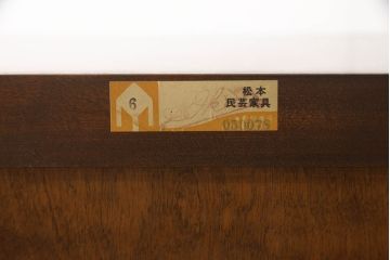 中古　松本民芸家具　シックな佇まいが上質な空間づくりにぴったりなD型和タンス(引き出し、チェスト、整理箪笥)(定価約67万円)(R-066987)