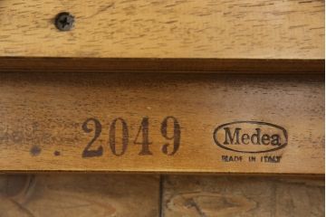 中古　美品　イタリア製　IDC大塚家具取り扱い　メデア(Medea)　ART2049　優美な佇まいが魅力的!!ラタンのヘッド&フッドボードが涼し気な印象のベッドフレーム(セミダブル、すのこ付き)(定価約106万円)(R-066991)