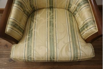 中古　マルニ木工(MARUNI)　地中海シリーズ　サランテ　クラシカルなデザインのファブリックが目を引く1人掛けソファ&オットマンのセット(アームソファ、一人掛け、1P、パーソナルチェア、ラウンジチェア、フットスツール)(定価約17万円)(R-067008)