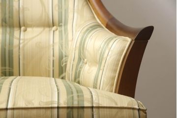 中古　マルニ木工(MARUNI)　地中海シリーズ　サランテ　クラシカルなデザインのファブリックが目を引く1人掛けソファ&オットマンのセット(アームソファ、一人掛け、1P、パーソナルチェア、ラウンジチェア、フットスツール)(定価約17万円)(R-067008)