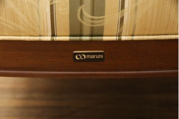 中古　マルニ木工(MARUNI)　地中海シリーズ　サランテ　クラシカルなデザインのファブリックが目を引く1人掛けソファ&オットマンのセット(アームソファ、一人掛け、1P、パーソナルチェア、ラウンジチェア、フットスツール)(定価約17万円)(R-067008)