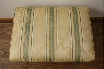 中古　マルニ木工(MARUNI)　地中海シリーズ　サランテ　クラシカルなデザインのファブリックが目を引く1人掛けソファ&オットマンのセット(アームソファ、一人掛け、1P、パーソナルチェア、ラウンジチェア、フットスツール)(定価約17万円)(R-067008)
