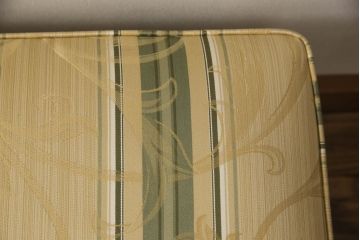 中古　マルニ木工(MARUNI)　地中海シリーズ　サランテ　クラシカルなデザインのファブリックが目を引く1人掛けソファ&オットマンのセット(アームソファ、一人掛け、1P、パーソナルチェア、ラウンジチェア、フットスツール)(定価約17万円)(R-067008)