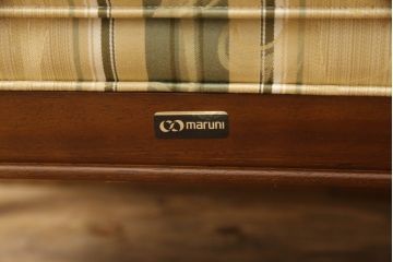 中古　マルニ木工(MARUNI)　地中海シリーズ　サランテ　クラシカルなデザインのファブリックが目を引く1人掛けソファ&オットマンのセット(アームソファ、一人掛け、1P、パーソナルチェア、ラウンジチェア、フットスツール)(定価約17万円)(R-067008)