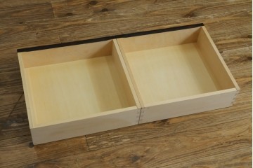 中古　美品　北海道民芸家具　和モダンな空間づくりにおすすめ!!　ガラス引き戸の食器棚　(R-067009)