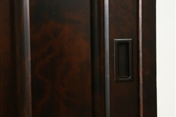 中古　美品　北海道民芸家具　和モダンな空間づくりにおすすめ!!　ガラス引き戸の食器棚　(R-067009)