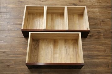 中古　岩谷堂箪笥　漆塗り　品の良い牡丹の金具が魅力の扉付きチェスト(サイドボード、テレビ台、テレビボード、リビングボード、引き出し、収納棚、戸棚、収納箪笥、和箪笥)(定価約65万円)(R-067011)