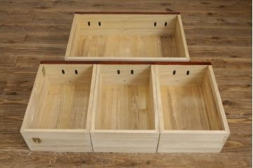 中古　岩谷堂箪笥　漆塗り　品の良い牡丹の金具が魅力の扉付きチェスト(サイドボード、テレビ台、テレビボード、リビングボード、引き出し、収納棚、戸棚、収納箪笥、和箪笥)(定価約65万円)(R-067011)