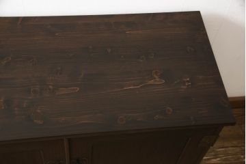 和製アンティーク　天板・脚付きリメイク　ノスタルジックな雰囲気を醸し出す桐箪笥ローボード(サイドボード、サイドキャビネット、テレビ台、テレビボード、収納棚、戸棚)(R-067013)