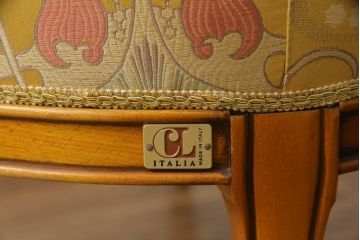 中古　CLイタリア(CLItalia)社　エレガントな彫刻デザインが魅力のラウンジチェア(イージーチェア、サロンチェア、一人掛けソファ、1人掛けソファ、アームチェア)(定価約90万円)(R-067016)