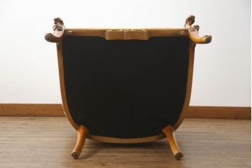 中古　CLイタリア(CLItalia)社　エレガントな彫刻デザインが魅力のラウンジチェア(イージーチェア、サロンチェア、一人掛けソファ、1人掛けソファ、アームチェア)(定価約90万円)(R-067016)