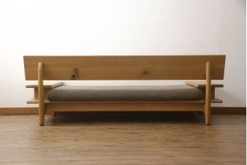 中古　美品　飛騨産業　キツツキ　森のことば　両肘付きソファ3P(SN14SO)　木のぬくもりを感じる3人掛けソファ(三人掛け、トリプルソファ、アームソファ)(定価約33万8千円)(R-067019)