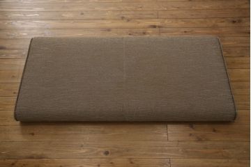 中古　美品　飛騨産業　キツツキ　森のことば　両肘付きソファ3P(SN14SO)　木のぬくもりを感じる3人掛けソファ(三人掛け、トリプルソファ、アームソファ)(定価約33万8千円)(R-067019)