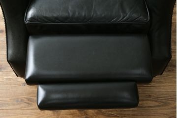 中古　DREXEL HERITAGE(ドレクセルヘリテイジ)　Upholstery(アップホルスタリー)コレクション　本革(レザー)　高級感溢れる佇まいが魅力のリクライニング付き1人掛けソファ(一人掛けソファ、1P、パーソナルチェア、ラウンジチェア、リクライニングソファ、アームソファ、フットレスト)(R-067021)