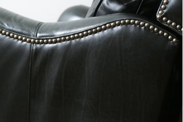 中古　DREXEL HERITAGE(ドレクセルヘリテイジ)　Upholstery(アップホルスタリー)コレクション　本革(レザー)　高級感溢れる佇まいが魅力のリクライニング付き1人掛けソファ(一人掛けソファ、1P、パーソナルチェア、ラウンジチェア、リクライニングソファ、アームソファ、フットレスト)(R-067021)