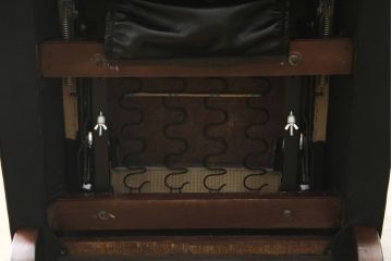 中古　DREXEL HERITAGE(ドレクセルヘリテイジ)　Upholstery(アップホルスタリー)コレクション　本革(レザー)　高級感溢れる佇まいが魅力のリクライニング付き1人掛けソファ(一人掛けソファ、1P、パーソナルチェア、ラウンジチェア、リクライニングソファ、アームソファ、フットレスト)(R-067021)