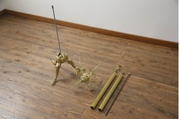 新品未使用　イタリア製　組み立て式　真鍮(しんちゅう)　ゴージャスな装飾が空間に華やぎをもたらすコートハンガー(ポールハンガー、ホールハンガー、帽子掛け、店舗什器)(定価約5万円)(R-067048)