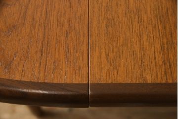 イギリスビンテージ　G-PLAN(ジープラン)　洗練された佇まいが魅力のエクステンションテーブル(ダイニングテーブル、拡張式テーブル、食卓、2人掛け、4人掛け、6人掛け、ラウンドテーブル、ヴィンテージ、英国、北欧)(R-067102)