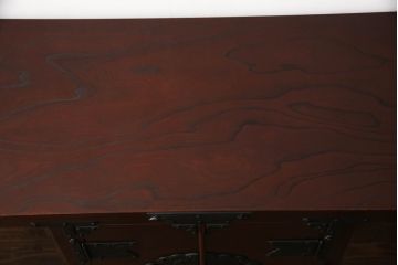 中古　美品!!　岩手県　遠野民芸家具　上品なデザインが目を引く南部鉄器付き欅(ケヤキ)材製サイドボード(収納棚、戸棚、サイドキャビネット、飾り棚)(定価約75万円)(R-067103)