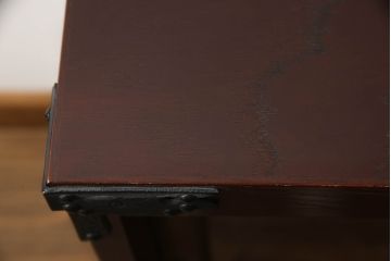 中古　美品!!　岩手県　遠野民芸家具　上品なデザインが目を引く南部鉄器付き欅(ケヤキ)材製サイドボード(収納棚、戸棚、サイドキャビネット、飾り棚)(定価約75万円)(R-067103)