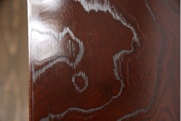 中古　美品!!　岩手県　遠野民芸家具　上品なデザインが目を引く南部鉄器付き欅(ケヤキ)材製サイドボード(収納棚、戸棚、サイドキャビネット、飾り棚)(定価約75万円)(R-067103)