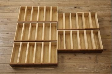 中古　希少デザイン　国産　職人手造り　欅(ケヤキ)材　前面の杢目が魅力的な引き出し32杯の薬箪笥(百目箪笥、小物収納、チェスト、薬タンス、卓上収納)(R-067104)