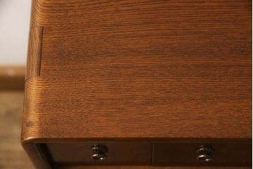 中古　希少デザイン　国産　職人手造り　欅(ケヤキ)材　前面の杢目が魅力的な引き出し32杯の薬箪笥(百目箪笥、小物収納、チェスト、薬タンス、卓上収納)(R-067104)