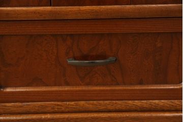中古　希少デザイン　国産　職人手造り　欅(ケヤキ)材　前面の杢目が魅力的な引き出し32杯の薬箪笥(百目箪笥、小物収納、チェスト、薬タンス、卓上収納)(R-067104)