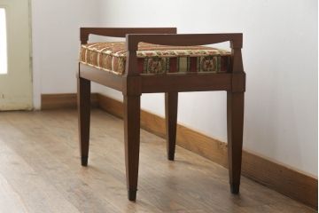 中古　美品　DREXEL HERITAGE(ドレクセルヘリテイジ)　Triune(トライユン)　Eグレード　J2440　直線的なフォルムが美しいスツール(オットマン、椅子、イス、チェア)(定価約10万円)(R-067110)