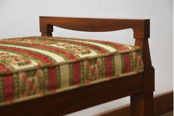 中古　美品　DREXEL HERITAGE(ドレクセルヘリテイジ)　Triune(トライユン)　Eグレード　J2440　直線的なフォルムが美しいスツール(オットマン、椅子、イス、チェア)(定価約10万円)(R-067110)
