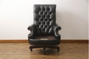 中古　美品　アメリカ高級家具　DREXEL HERITAGE(ドレクセルヘリテイジ)取り扱い　ジャレットブラザーズ(Jarrett Brothers)　Et Cetera(エトセトラ)　本革(レザー)　ラグジュアリーな雰囲気漂うハイバックデスクチェア(オフィスチェア、回転チェア、回転椅子、回転イス、アームチェア、エグゼクティブチェア、1人掛けソファ、一人掛けソファ)(R-067111)
