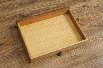 中古　DREXEL HERITAGE(ドレクセルヘリテイジ)　Triune(トライユン)　上品な佇まいが魅力のナイトテーブル(サイドテーブル、収納棚、戸棚、サイドキャビネット、花台、飾り台)(R-067112)