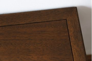 中古　DREXEL HERITAGE(ドレクセルヘリテイジ)　Triune(トライユン)　上品な佇まいが魅力のナイトテーブル(サイドテーブル、収納棚、戸棚、サイドキャビネット、花台、飾り台)(R-067112)