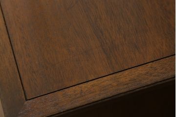 中古　DREXEL HERITAGE(ドレクセルヘリテイジ)　Triune(トライユン)　上品な佇まいが魅力のナイトテーブル(サイドテーブル、収納棚、戸棚、サイドキャビネット、花台、飾り台)(R-067112)