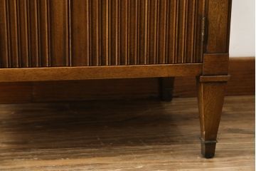 中古　DREXEL HERITAGE(ドレクセルヘリテイジ)　Triune(トライユン)　上品な佇まいが魅力のナイトテーブル(サイドテーブル、収納棚、戸棚、サイドキャビネット、花台、飾り台)(R-067112)