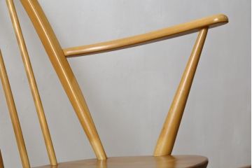 イギリスビンテージ　美品!!　ERCOL(アーコール)　木の温もり溢れるクエーカーロッキングチェア(アームチェア、板座チェア、ヴィンテージ、英国)(R-067113)