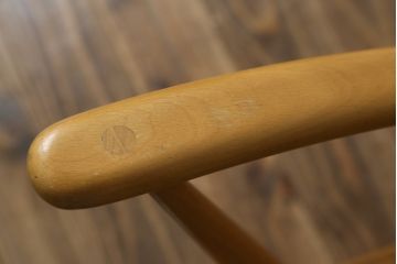イギリスビンテージ　美品!!　ERCOL(アーコール)　木の温もり溢れるクエーカーロッキングチェア(アームチェア、板座チェア、ヴィンテージ、英国)(R-067113)