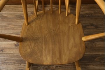イギリスビンテージ　美品!!　ERCOL(アーコール)　木の温もり溢れるクエーカーロッキングチェア(アームチェア、板座チェア、ヴィンテージ、英国)(R-067113)