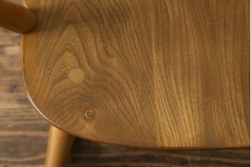 イギリスビンテージ　美品!!　ERCOL(アーコール)　木の温もり溢れるクエーカーロッキングチェア(アームチェア、板座チェア、ヴィンテージ、英国)(R-067113)