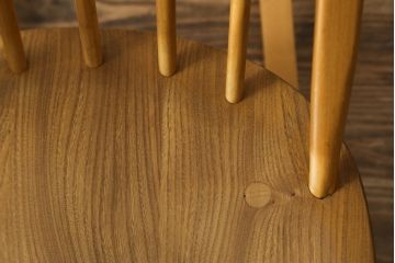 イギリスビンテージ　美品!!　ERCOL(アーコール)　木の温もり溢れるクエーカーロッキングチェア(アームチェア、板座チェア、ヴィンテージ、英国)(R-067113)