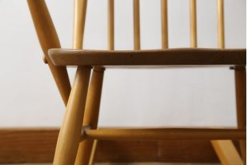 イギリスビンテージ　美品!!　ERCOL(アーコール)　木の温もり溢れるクエーカーロッキングチェア(アームチェア、板座チェア、ヴィンテージ、英国)(R-067113)