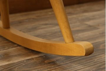 イギリスビンテージ　美品!!　ERCOL(アーコール)　木の温もり溢れるクエーカーロッキングチェア(アームチェア、板座チェア、ヴィンテージ、英国)(R-067113)